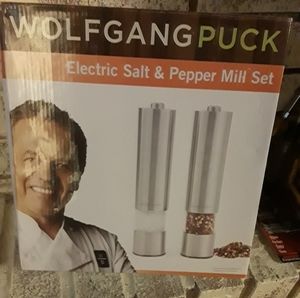 Salt and Pepper Mill set